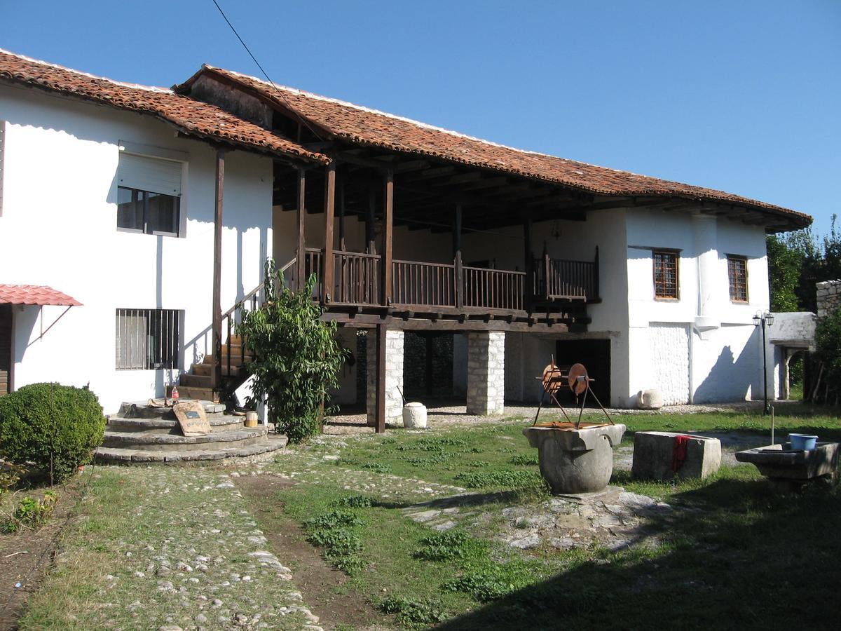 Pashko Vasa Guesthouse Shkoder Bagian luar foto